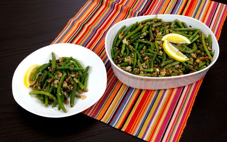 Garlic & Herb Buttered Green Beans with Toasted Almonds || Sweet Treats & More #privateselection