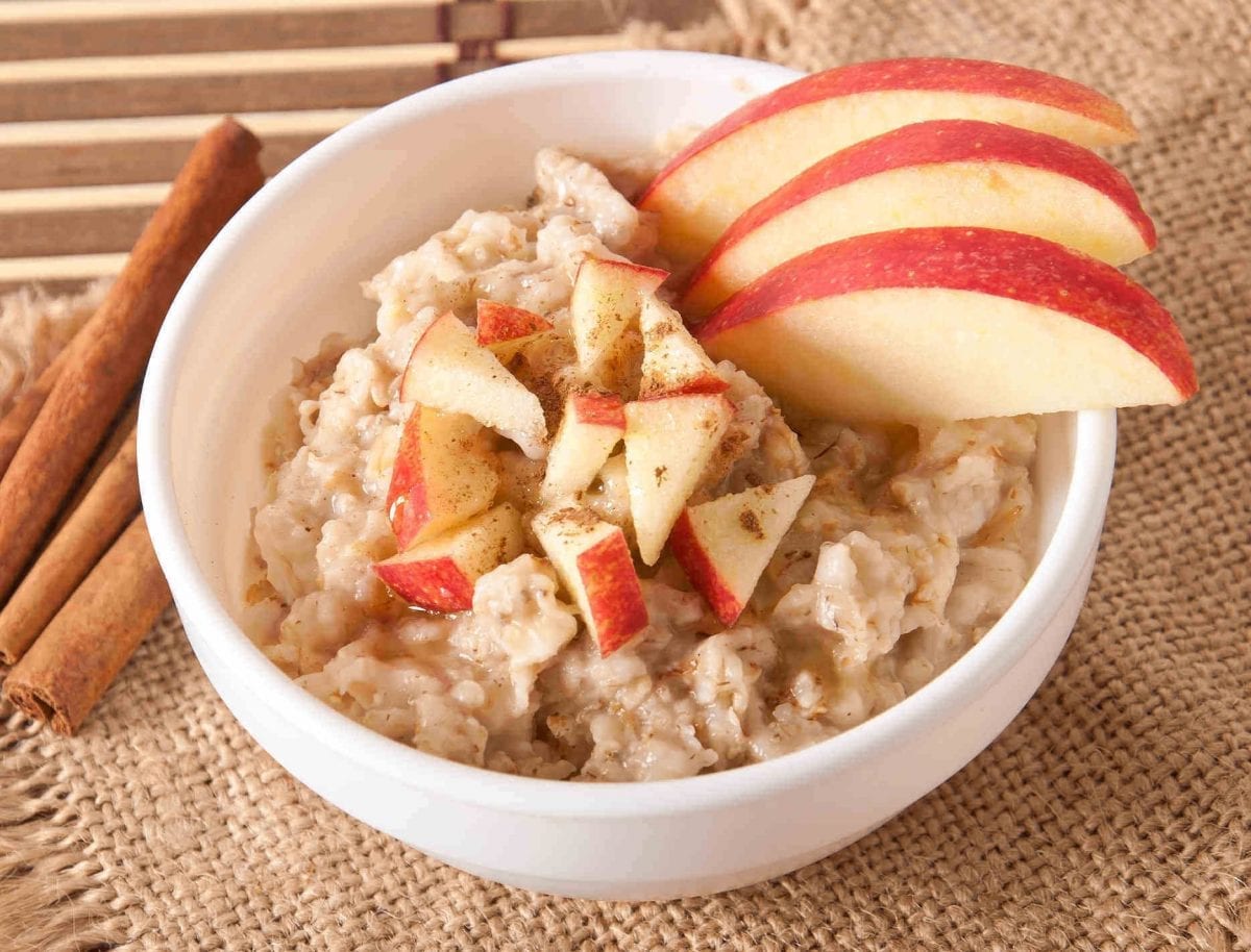Oatmeal-Streusel-Baked-Apples || Sweet Treats and MORE. #apples #fall #recipe